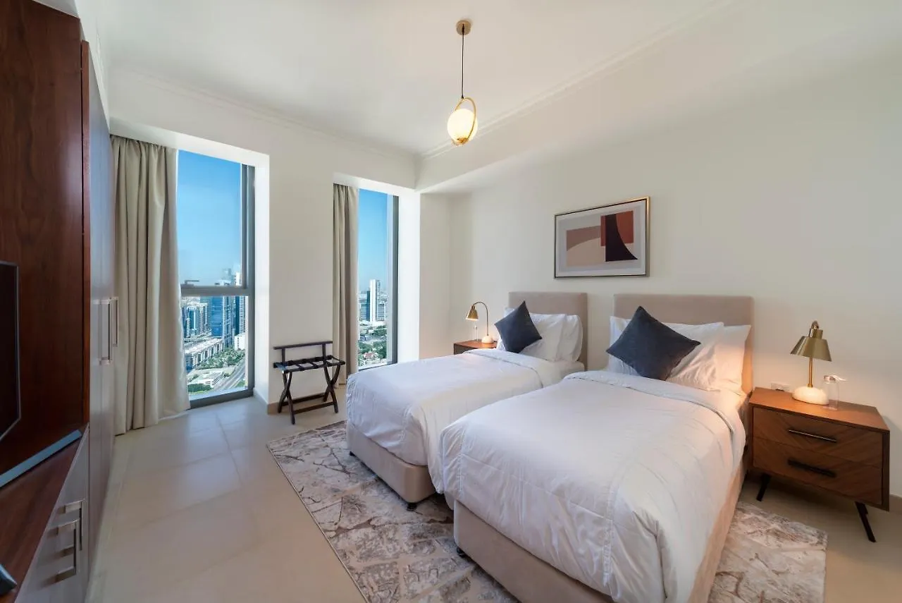 アパート Full Burj Khalifa View: Atlas Homestays - 03 Bedroom At Burj Vista 5005 ドバイ