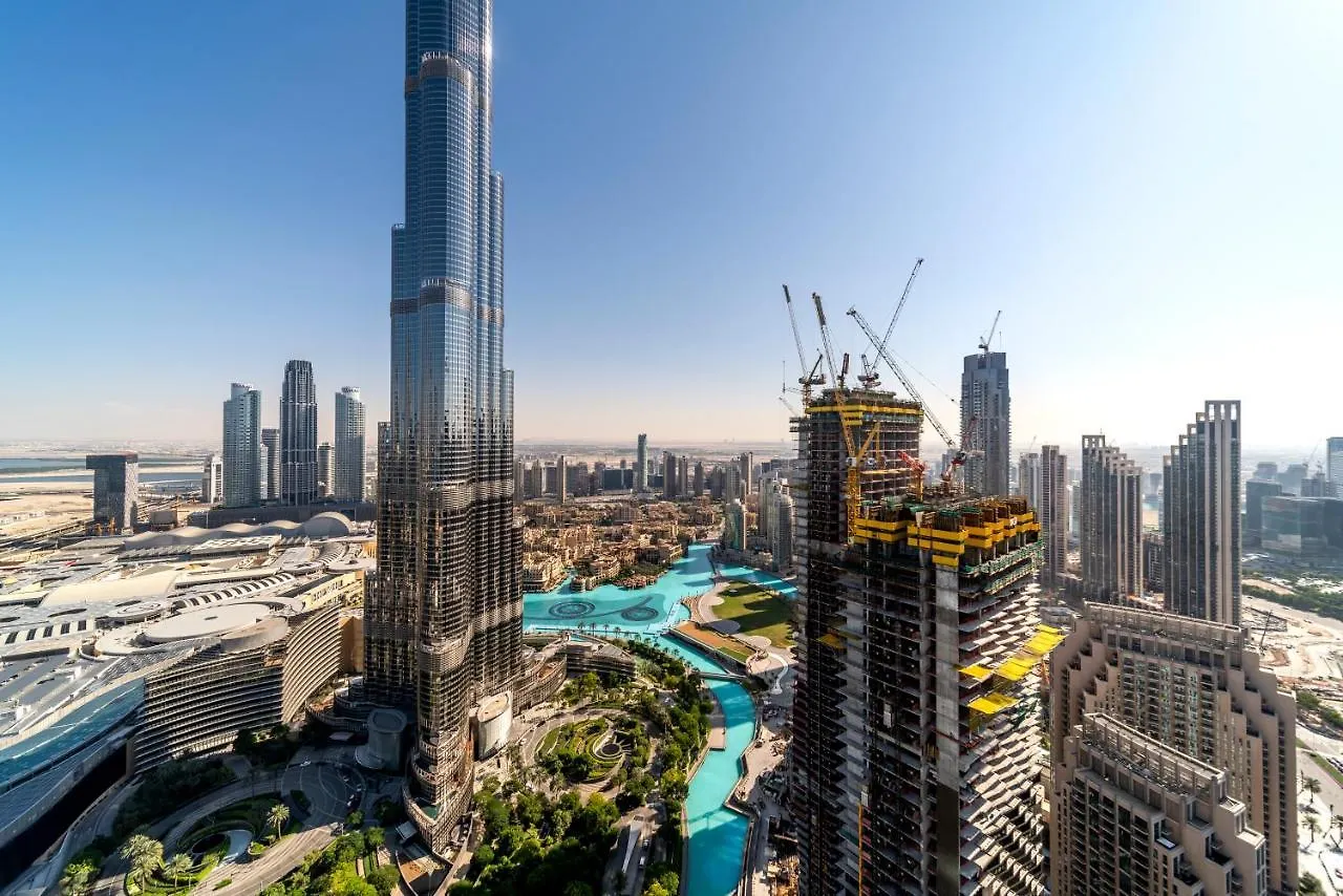 Full Burj Khalifa View: Atlas Homestays - 03 Bedroom At Burj Vista 5005 ドバイ